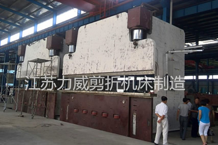 大型数控折弯机2400T/14米下线