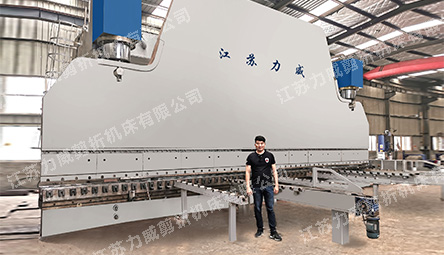 1600T/12M 大型电液数控折弯机